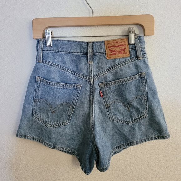 Levi's High Waisted Mom Shorts Size 25 - Picture 3 of 7